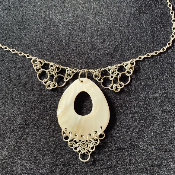 Sterling silver chain mail and shell necklace - Picture 4 of 5